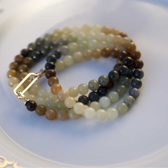 Elegant Multicolor Beaded Necklace, Genuine Nephrite Jade - Picture 2 of 3